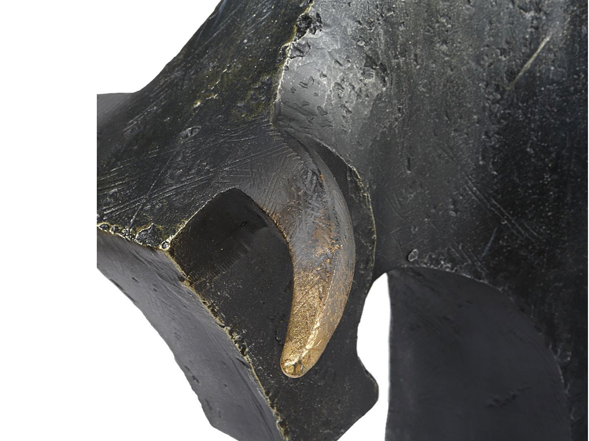 UTT089 REGAL BULL SCULPTURES S 2 18227 ZOOM